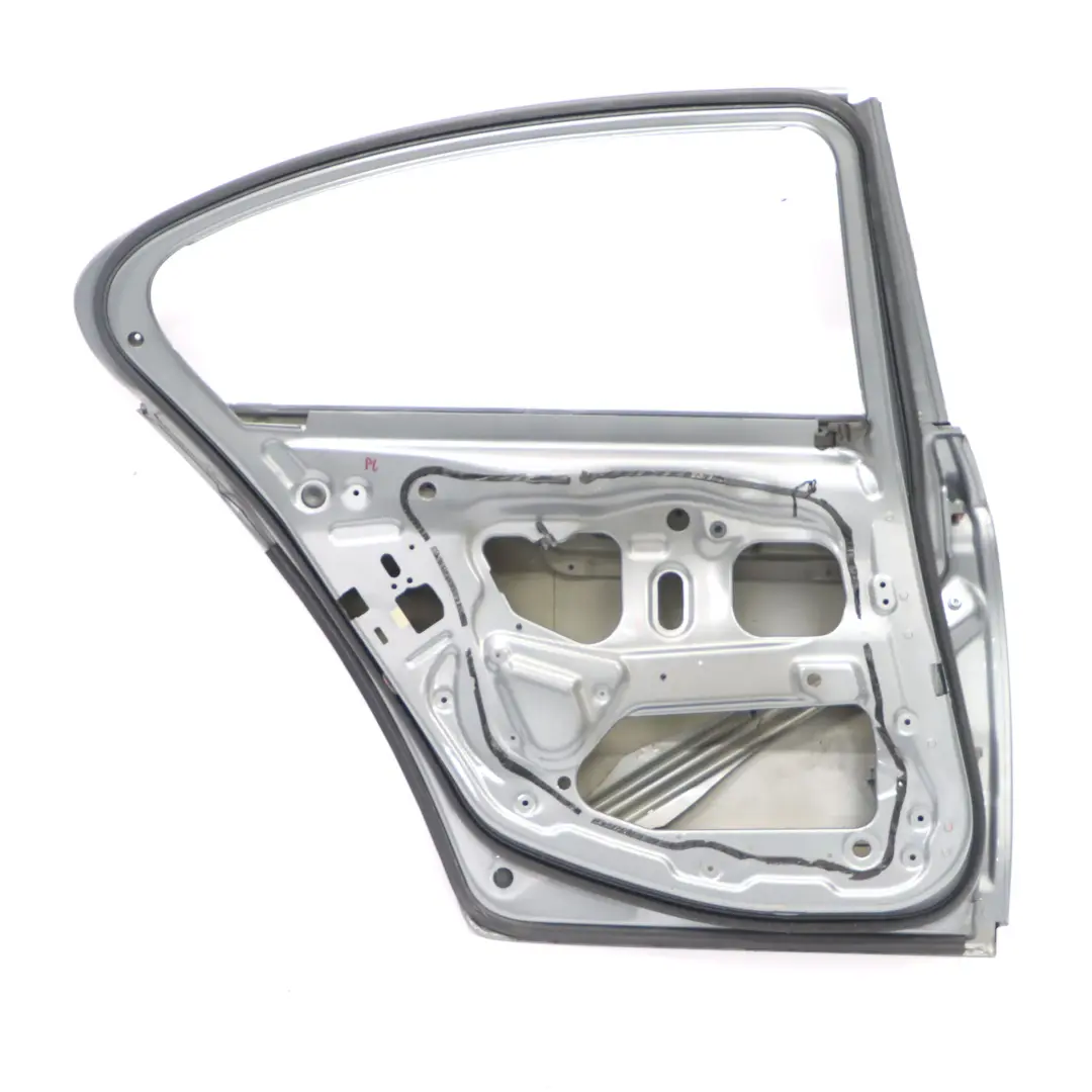 Puerta Trasera Izquierda Spacegrau Space Grau Metallic - A52 para BMW F10 con número de pieza 7206113 BMW F10 Puerta Trasera Izquierda Spacegrau Space Grau Metallic - A52 - SKU 7206113-SCG1 - Número de pieza 7206113