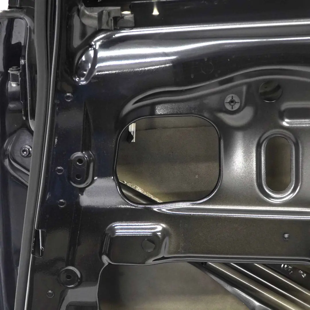 Puerta Trasera Derecha Zafiro Negro Metalizado - 475 para BMW F10 con número de pieza 7206114 BMW F10 Puerta Trasera Derecha Zafiro Negro Metalizado - 475 - SKU 7206114-BS2 - Número de pieza 7206114