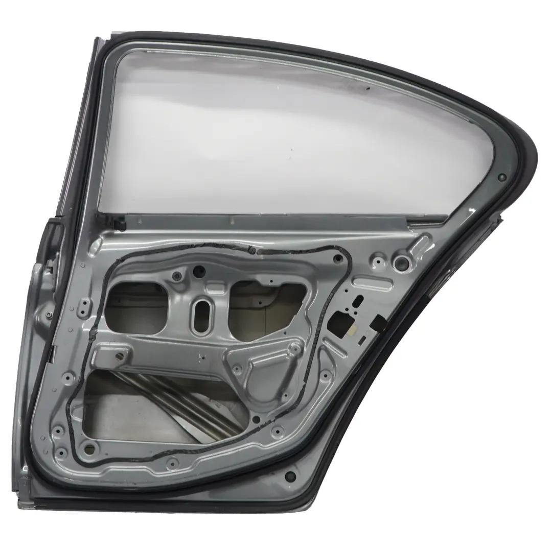 Drzwi Prawe Tylne Spacegrau Szary Metalik - A52 do BMW F10 o numerze 7206114 BMW F10 Drzwi Prawe Tylne Spacegrau Szary Metalik - A52 - SKU 7206114-SCG1 - Numer Części 7206114