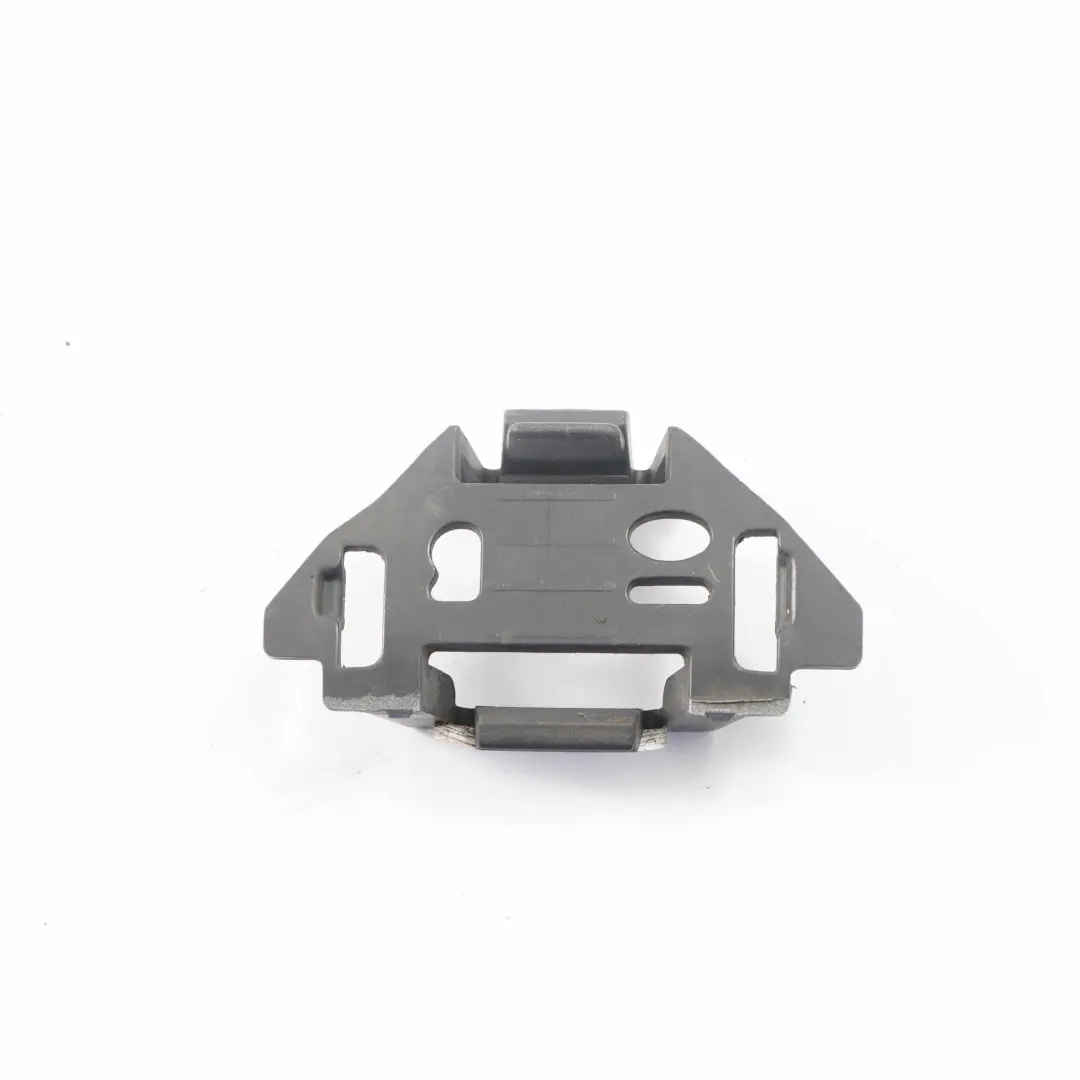 Zaślepka prawa zderzak przód do BMW F10 F11 o numerze 7207150 BMW F10 F11 Zaślepka prawa zderzak przód - SKU 7207150 - Numer Części 7207150