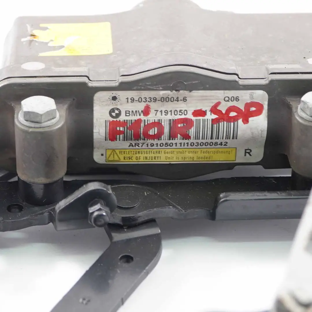 Capó Bisagra Derecha Motor Capó Actuador Sophistograu Gris - A90 para BMW F10 F11 con número de pieza 7207200 BMW F10 F11 Capó Bisagra Derecha Motor Capó Actuador Sophistograu Gris - A90 - SKU 7207200-SOP - Número de pieza 7207200