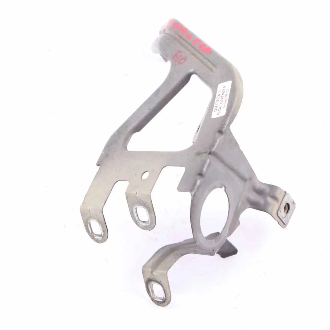 Wspornik Mocowanie Błotnika Przedni Prawy Szary Spacegrau A52 do BMW F10 F11 o numerze 7207209 BMW F10 F11 Wspornik Mocowanie Błotnika Przedni Prawy Szary Spacegrau A52 - SKU 7207209-SCG - Numer Części 7207209