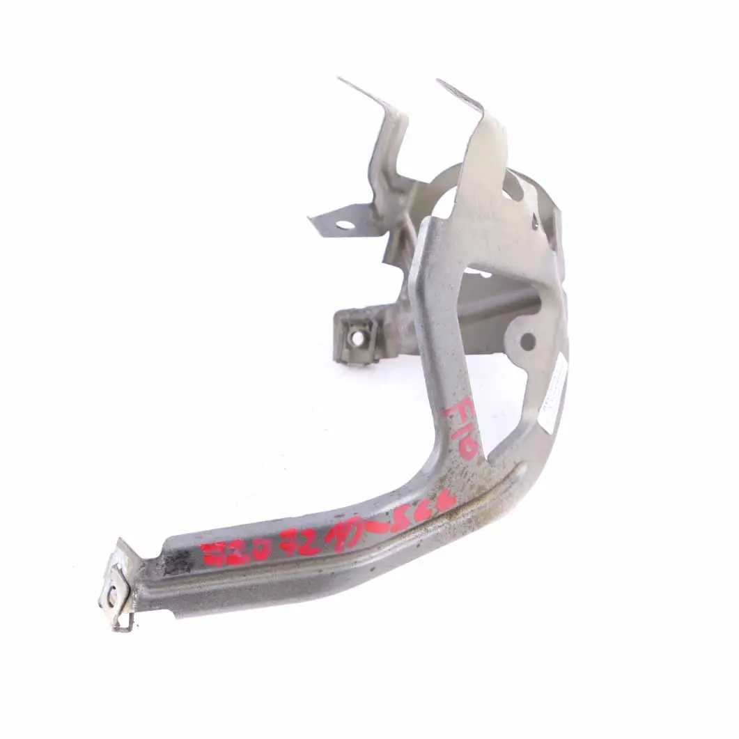 Soporte soporte delantero derecho para guardabarros Spacegrau Gris para BMW F10 F11 con número de pieza 7207210 BMW F10 F11 Soporte soporte delantero derecho para guardabarros Spacegrau Gris - SKU 7207210-SCG - Número de pieza 7207210