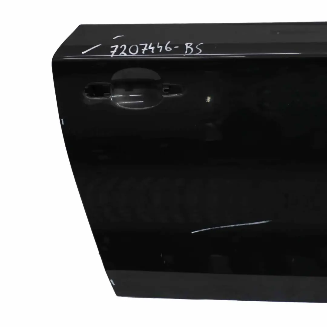 Porta Anteriore Destra Black Sapphire Nero Metallico - 475 per BMW E81 E82 E88 con numero di parte 7207446 BMW E81 E82 E88 Porta Anteriore Destra Black Sapphire Nero Metallico - 475 - SKU 7207446-BS - Numero di parte 7207446