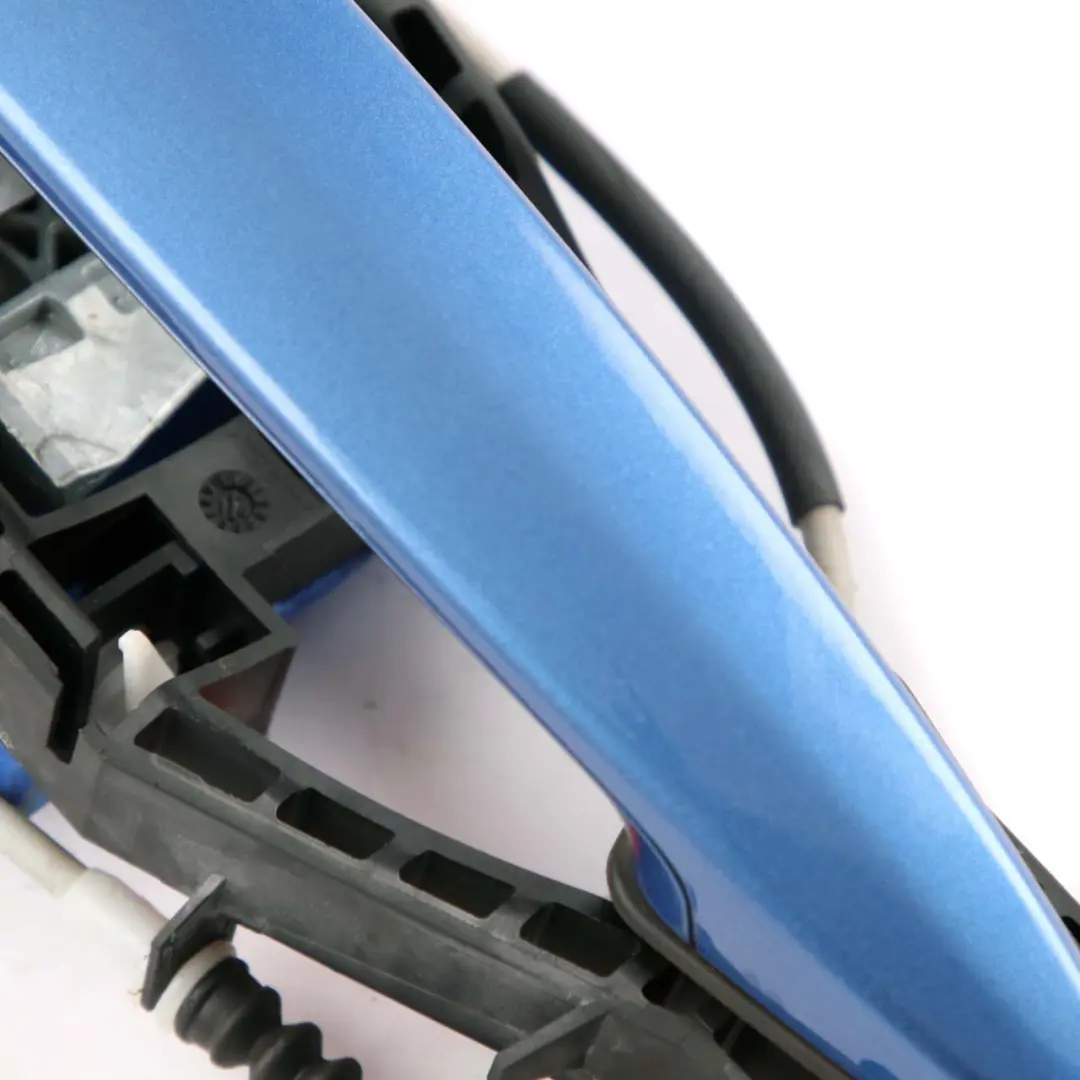 Maniglia posteriore destra Estoril Blau Blu metallizzato B45 per BMW F20 LCI con numero di parte 7207562 BMW F20 LCI Maniglia posteriore destra Estoril Blau Blu metallizzato B45 - SKU 7207562-EB - Numero di parte 7207562