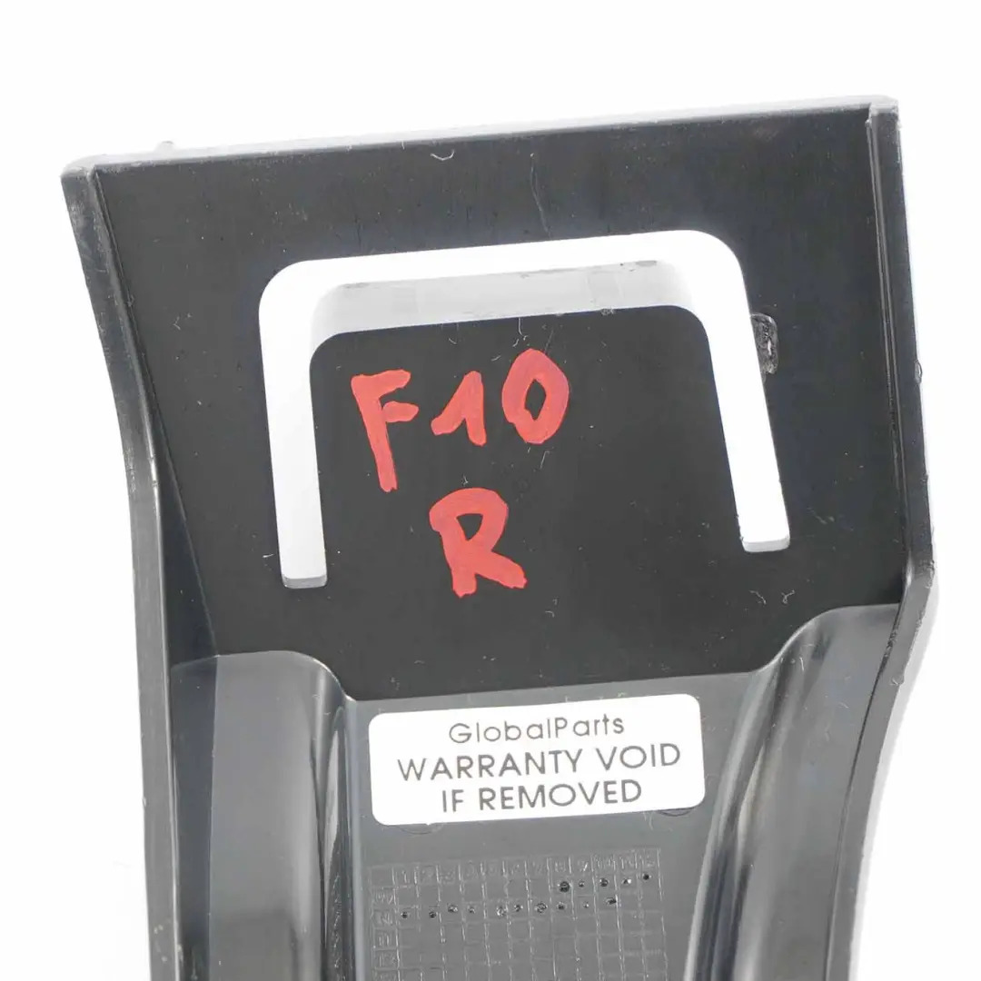 Staffa Paraurti Anteriore BMW F10 F11 LCI Distanziale Supporto Destro per con numero di parte 7207932 Staffa Paraurti Anteriore BMW F10 F11 LCI Distanziale Supporto Destro - SKU 7207932 - Numero di parte 7207932