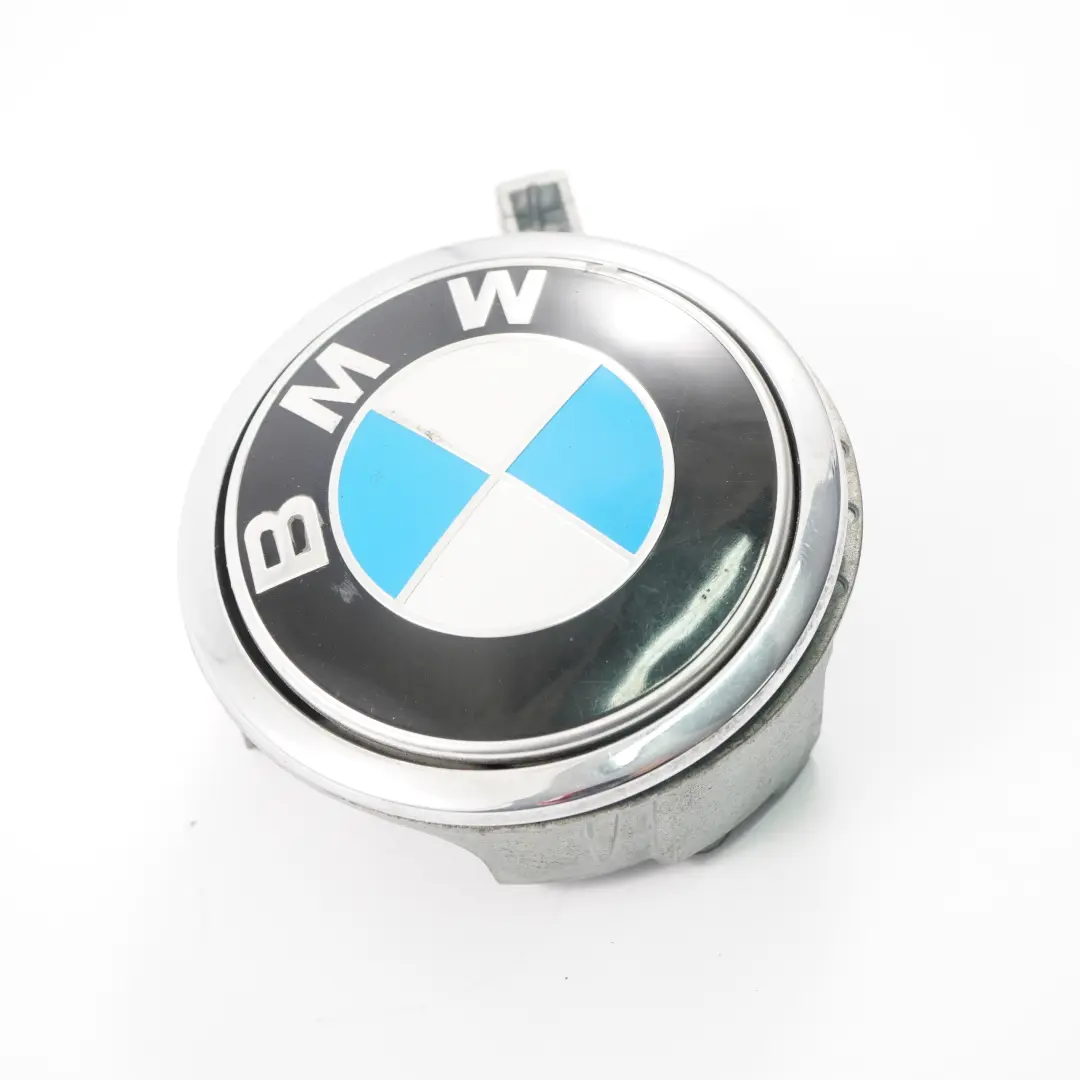 Emblem Button Tailgate Badge Open Opening to BMW 1 Series E81 E87 LCI with Part number 7207933 BMW 1 Series E81 E87 LCI Emblem Button Tailgate Badge Open Opening - SKU 7207933-6 - Part number 7207933