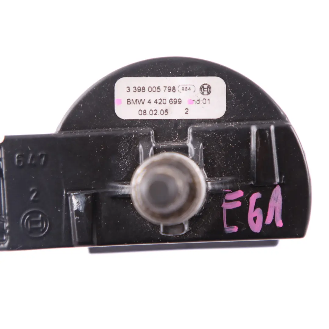 Wiper Shaft BMW E61 E91 Touring Bearing Pivot Rear Window 4420699 to with Part number 7209167 Wiper Shaft BMW E61 E91 Touring Bearing Pivot Rear Window 4420699 - SKU 7209167-1 - Part number 7209167