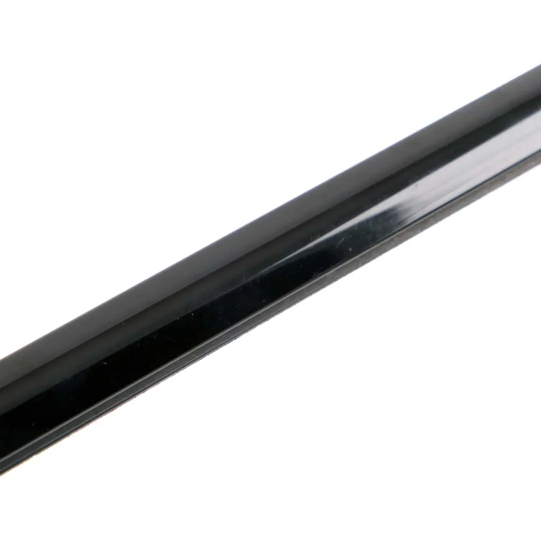 Ventana Puerta Trasera Izquierda Burlete Exterior Alto Brillo Cubierta para BMW F10 con número de pieza 7209709 BMW F10 Ventana Puerta Trasera Izquierda Burlete Exterior Alto Brillo Cubierta - SKU 7209709 - Número de pieza 7209709