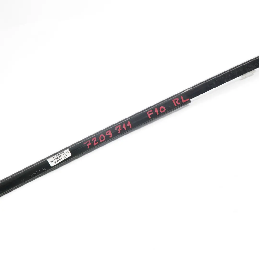Finitura cornice finestrino superiore porta sinistra lucentezza per BMW F10 con numero di parte 7209711 BMW F10 Finitura cornice finestrino superiore porta sinistra lucentezza - SKU 7209711 - Numero di parte 7209711