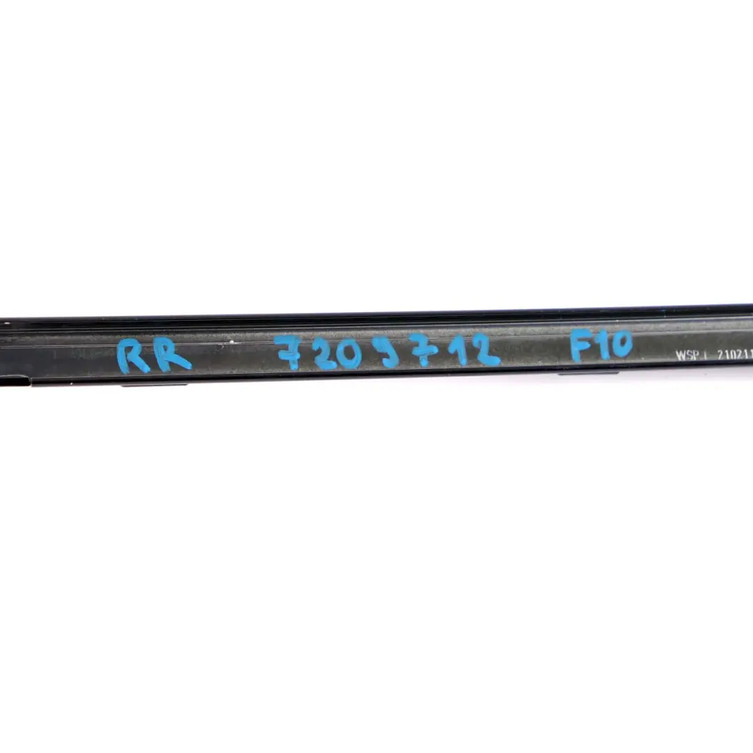 Acabado Marco Ventana Superior Puerta Trasera Derecha Alto Brillo para BMW F10 con número de pieza 7209712 BMW F10 Acabado Marco Ventana Superior Puerta Trasera Derecha Alto Brillo - SKU 7209712 - Número de pieza 7209712