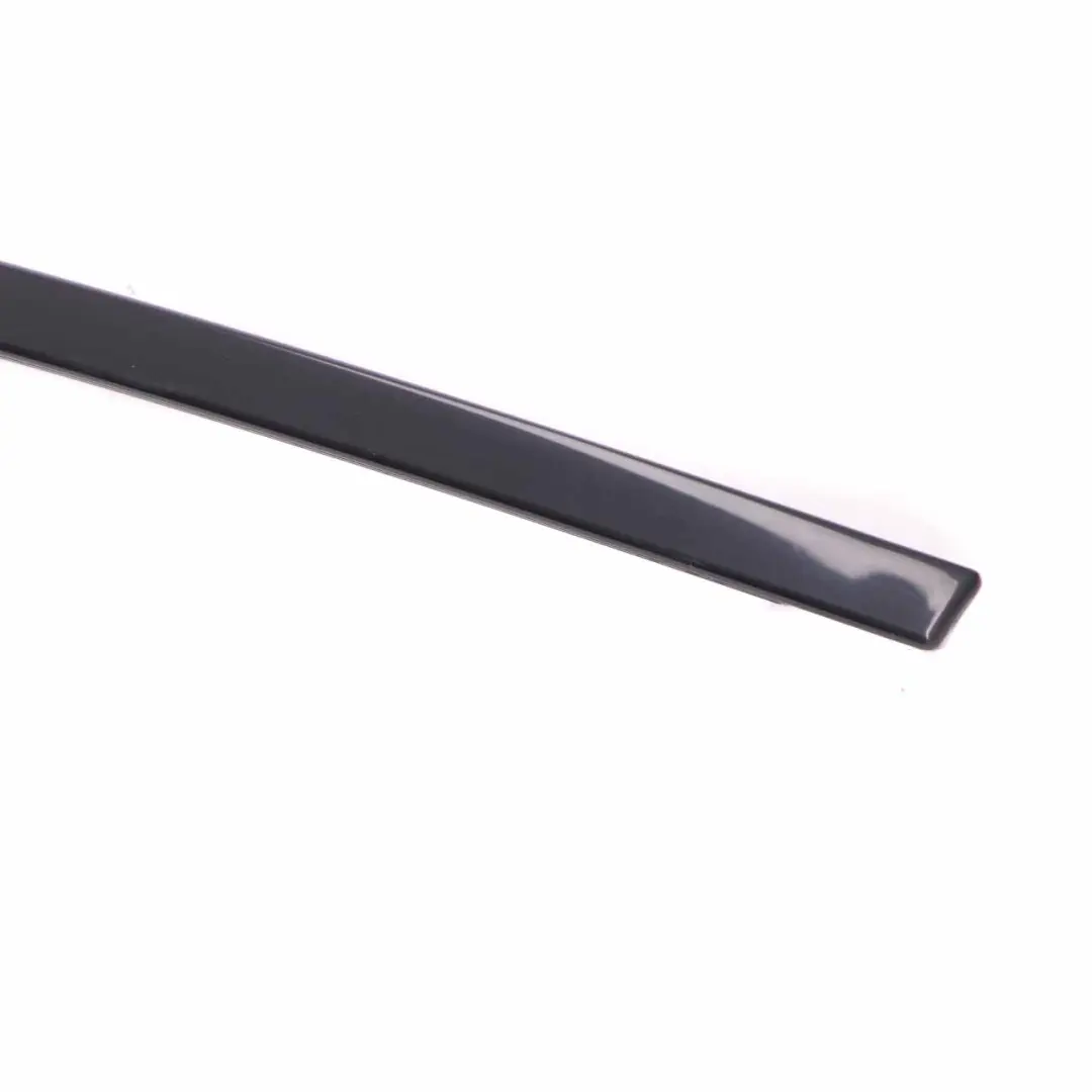 Cubre Marco Ventana Superior Izquierda Puerta Delantera Negro para BMW F10 F11 LCI con número de pieza 7209727 BMW F10 F11 LCI Cubre Marco Ventana Superior Izquierda Puerta Delantera Negro - SKU 7209727 - Número de pieza 7209727