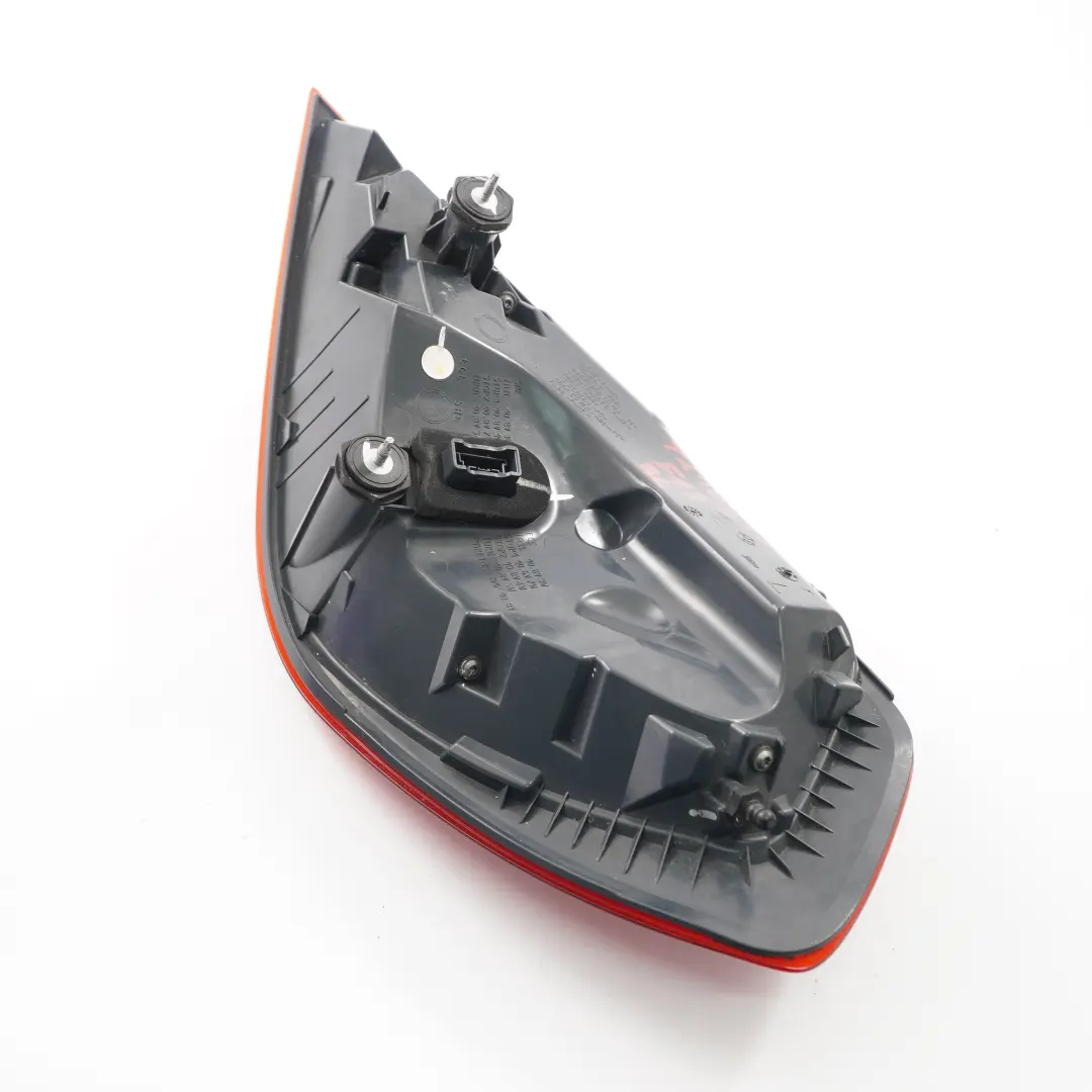 Lampa Bagażnika Lewa Tylna Lewy Tył do BMW F06 F12 F13 o numerze 7210575 BMW F06 F12 F13 Lampa Bagażnika Lewa Tylna Lewy Tył - SKU 7210575 - Numer Części 7210575