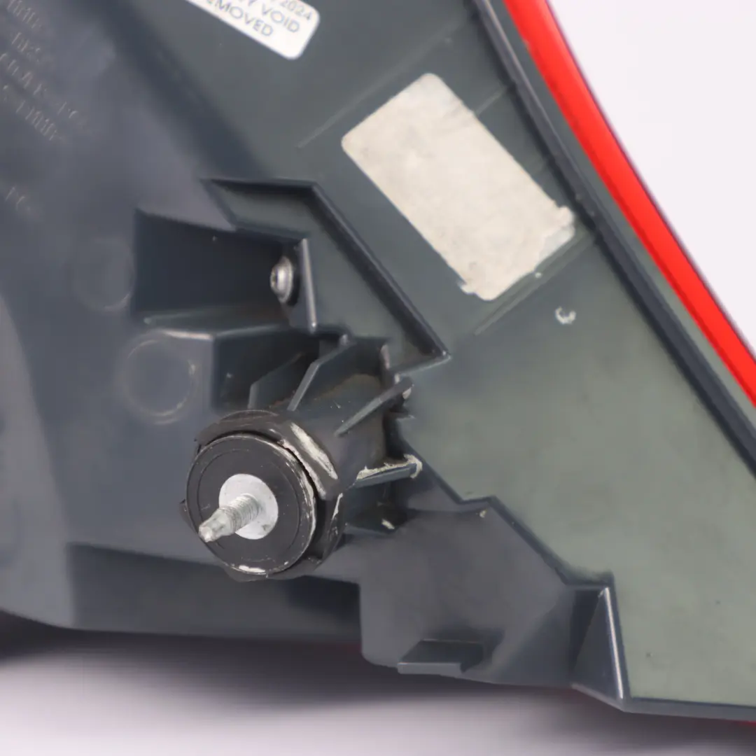 Feu Arrière BMW F06 F12 F13 Feu arrière Panneau latéral arrière droit pour à propos du numéro de pièce 7210576 Feu Arrière BMW F06 F12 F13 Feu arrière Panneau latéral arrière droit - SKU 7210576-1 - Numéro de pièce 7210576