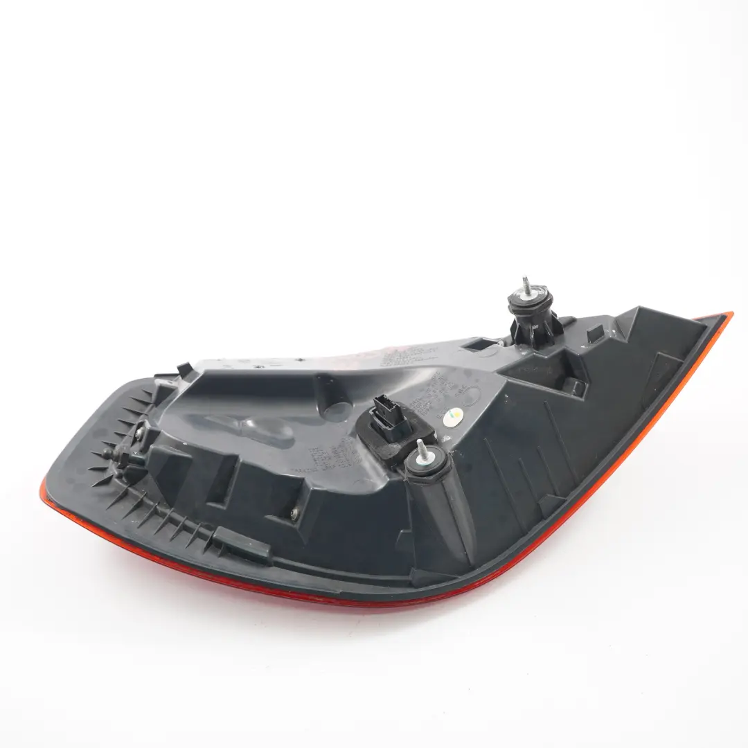Piloto trasero BMW F06 F12 F13 Luz trasera Panel lateral Luz derecha para con número de pieza 7210576 Piloto trasero BMW F06 F12 F13 Luz trasera Panel lateral Luz derecha - SKU 7210576 - Número de pieza 7210576