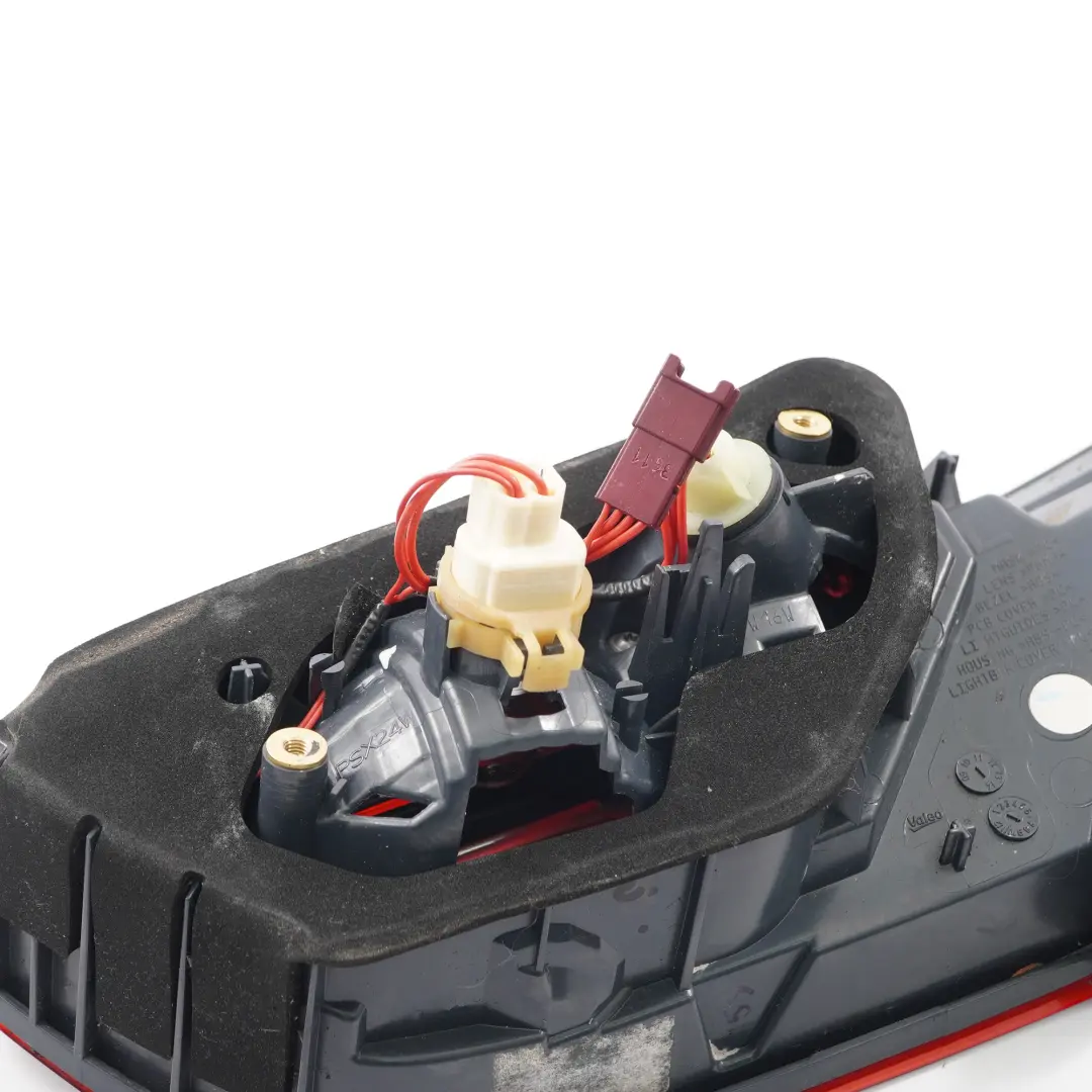 Lampa W Klapę Lewy Tył Lewa Tylna do BMW F12 F13 F06 o numerze 7210579 BMW F12 F13 F06 Lampa W Klapę Lewy Tył Lewa Tylna - SKU 7210579-1 - Numer Części 7210579