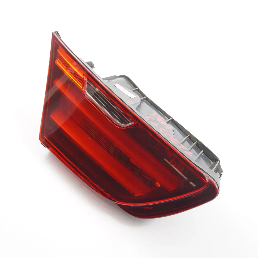 Lampa W Klapę Lewy Tył Lewa Tylna do BMW F12 F13 F06 o numerze 7210579 BMW F12 F13 F06 Lampa W Klapę Lewy Tył Lewa Tylna - SKU 7210579-1 - Numer Części 7210579