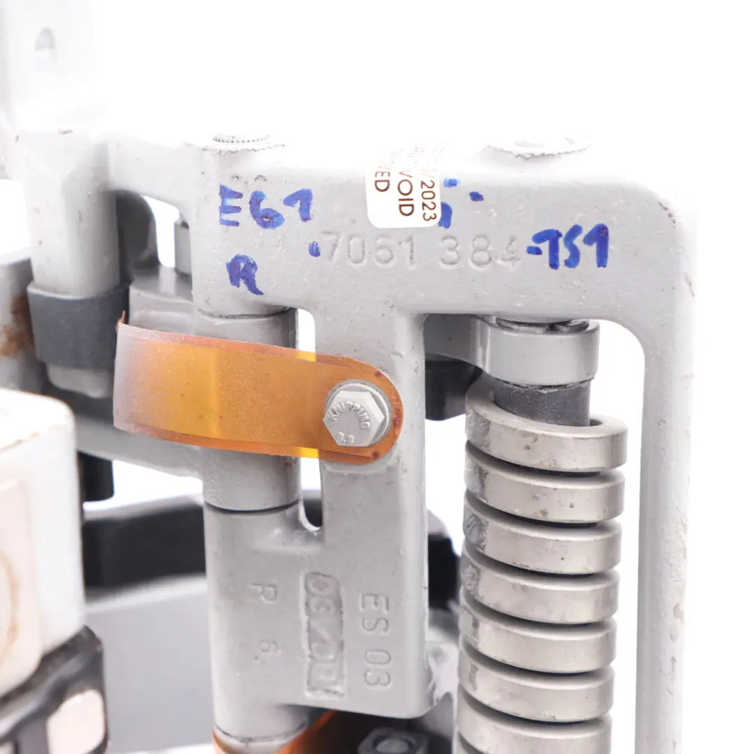 BMW E61 LCI Maletero Tapa Portón Trasero Bisagra Derecha Titanium Silver - SKU 7210668-TS - Número de pieza 7210668