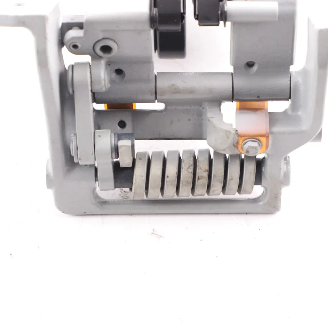 Portabagagli Portellone Posteriore Destro Cerniera Titansilber per BMW E61 LCI con numero di parte 7210668 BMW E61 LCI Portabagagli Portellone Posteriore Destro Cerniera Titansilber - SKU 7210668-TS - Numero di parte 7210668