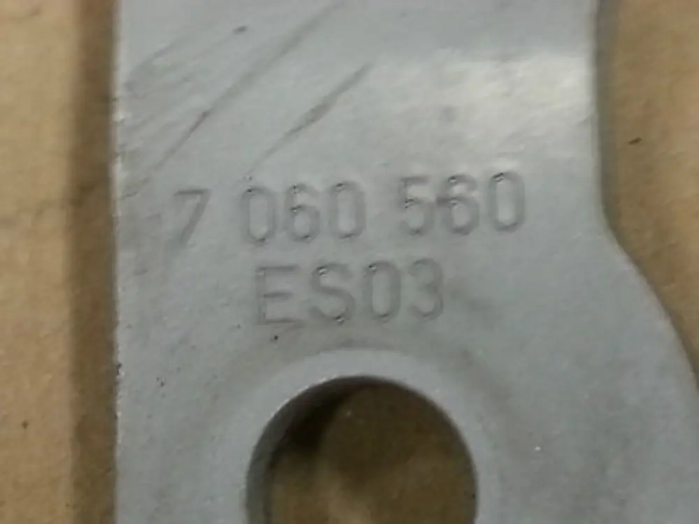 BMW 1 Series E81 E82 E87 E88 Right O/S ENGINE HOOD HINGE Bonnet - SKU 7210674 - Part number 7060560