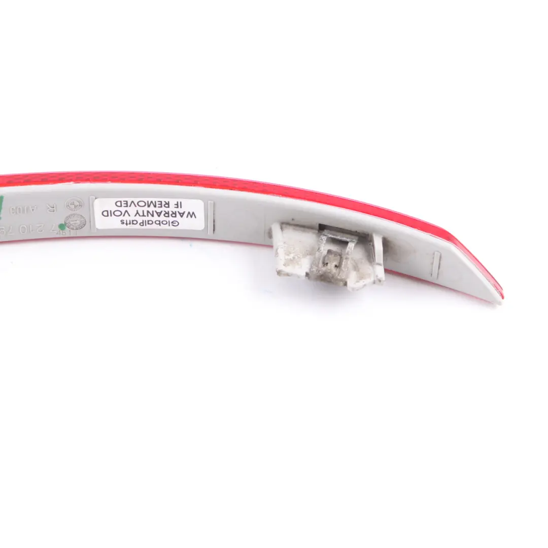 Reflector Lámpara Trasera Derecha Parachoques Reflexión Rojo para BMW F11 con número de pieza 7210796 BMW F11 Reflector Lámpara Trasera Derecha Parachoques Reflexión Rojo - SKU 7210796 - Número de pieza 7210796