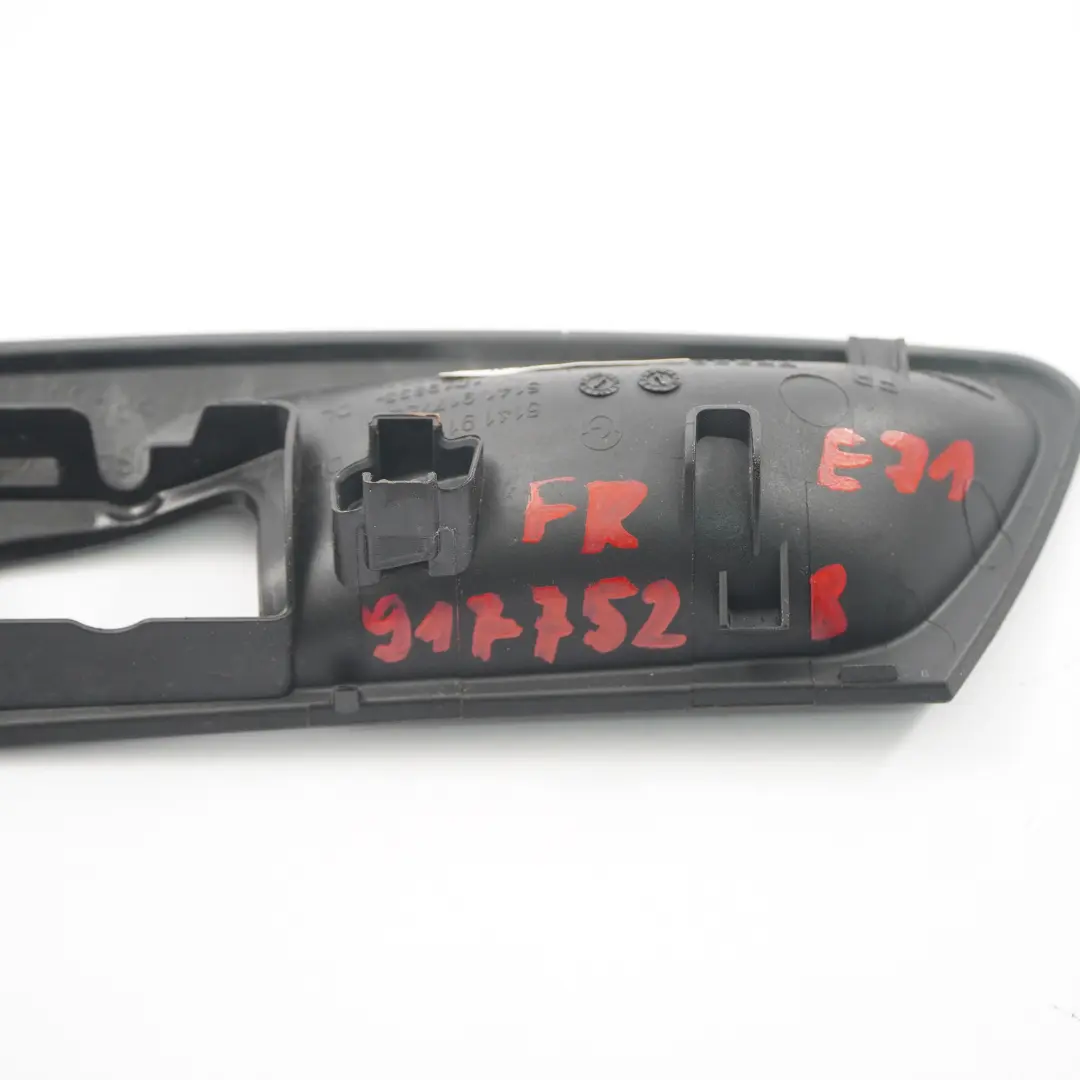 Interior delantero derecho asa abrepuertas cubierta 9177530 para BMW X6 E71 con número de pieza 9177529 BMW X6 E71 Interior delantero derecho asa abrepuertas cubierta 9177530 - SKU 7210852 - Número de pieza 9177529