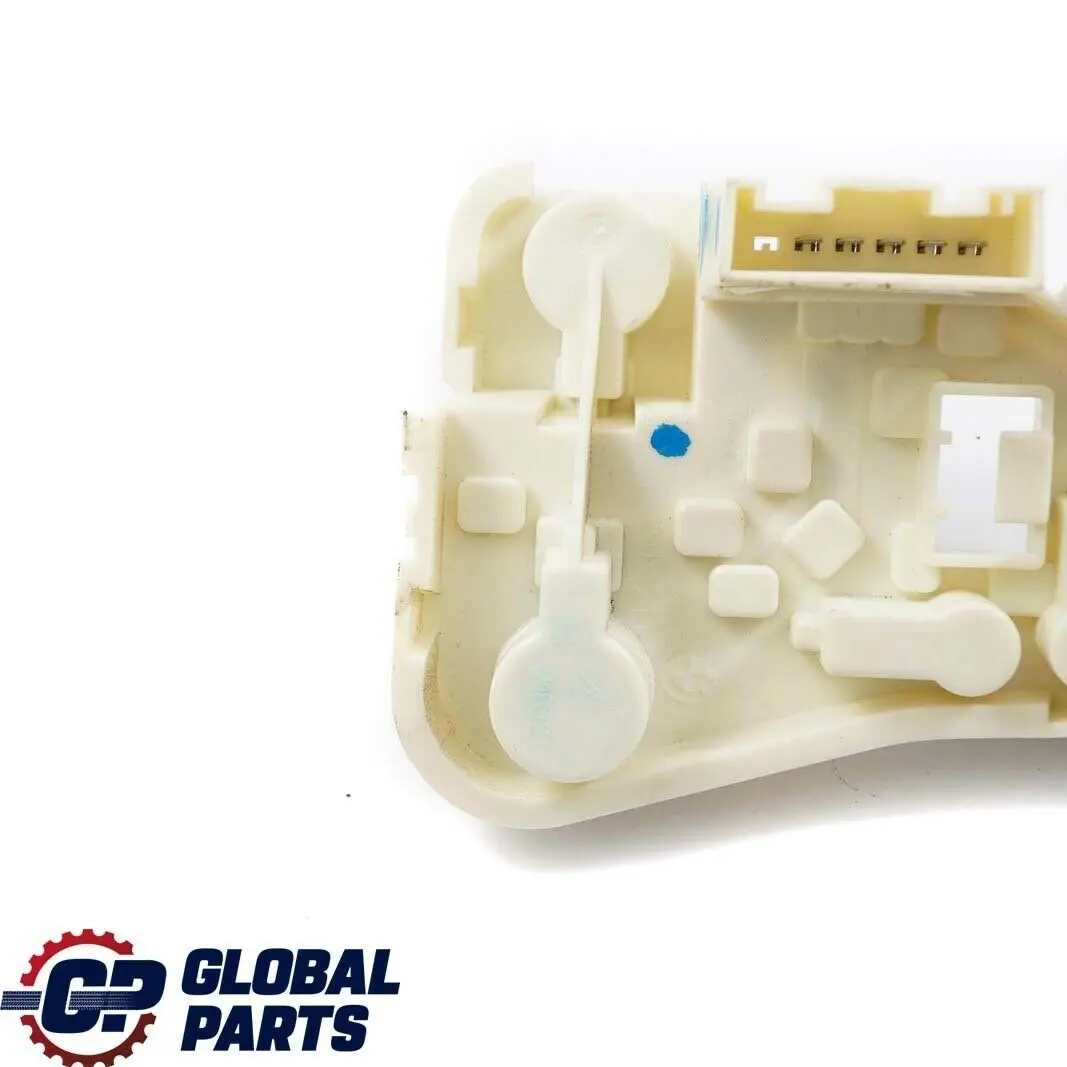 Portalamparas Trasero Izquierdo Soporte Luz Panel Lateral para BMW E90 LCI con número de pieza 7211213 BMW E90 LCI Portalamparas Trasero Izquierdo Soporte Luz Panel Lateral - SKU 7211213 - Número de pieza 7211213