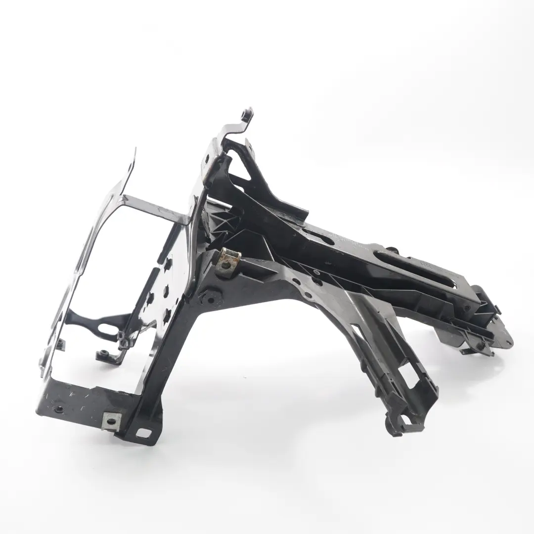 Staffa faro BMW F06 F12 F13 Supporto supporto portante anteriore destro per con numero di parte 7211520 Staffa faro BMW F06 F12 F13 Supporto supporto portante anteriore destro - SKU 7211520 - Numero di parte 7211520