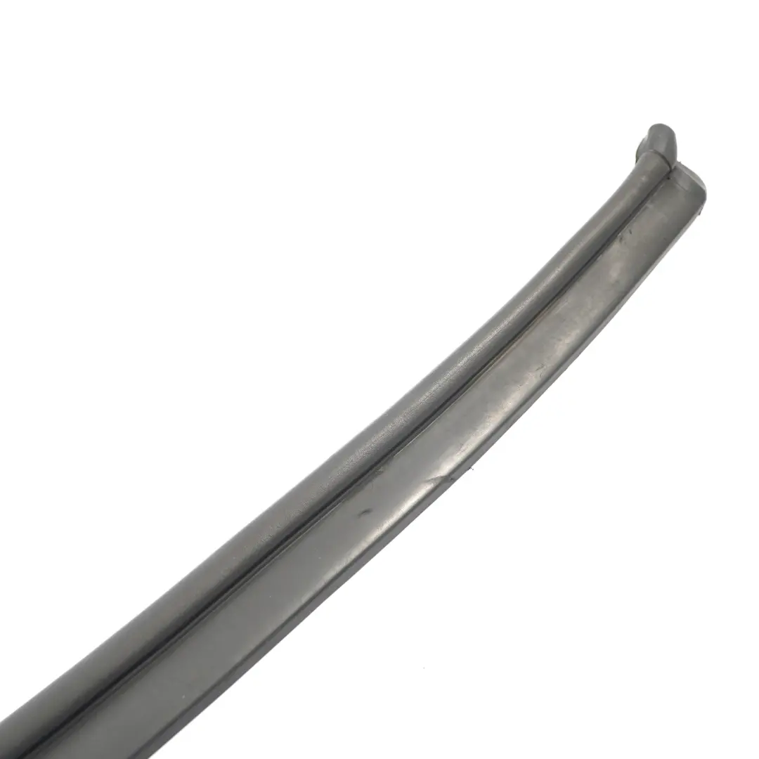 Joint de capot BMW F06 F12 F13 Joint d'étanchéité avant du capot moteur pour à propos du numéro de pièce 7211920 Joint de capot BMW F06 F12 F13 Joint d'étanchéité avant du capot moteur - SKU 7211920 - Numéro de pièce 7211920