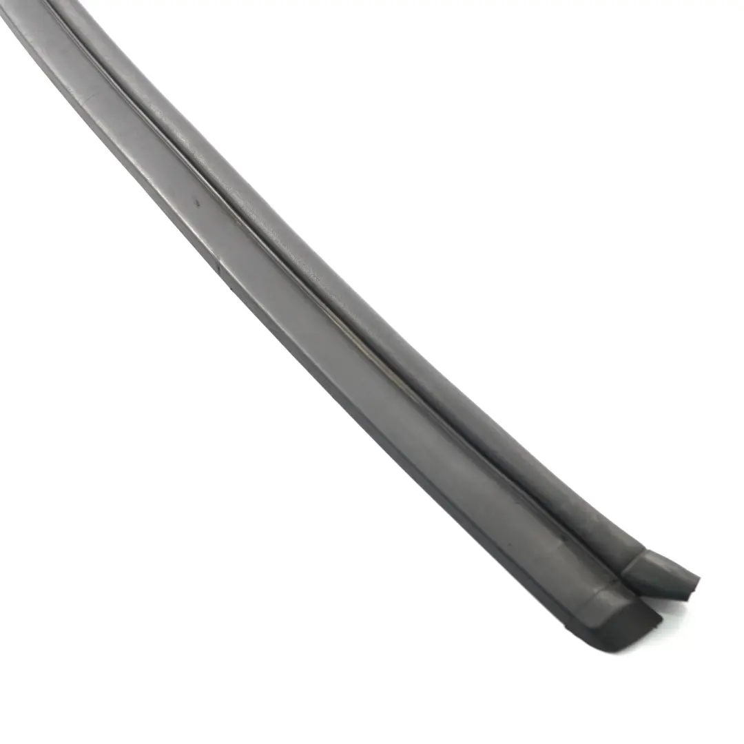 Guarnizione del cofano motore anteriore di tenuta per BMW F06 F12 F13 con numero di parte 7211920 BMW F06 F12 F13 Guarnizione del cofano motore anteriore di tenuta - SKU 7211920 - Numero di parte 7211920