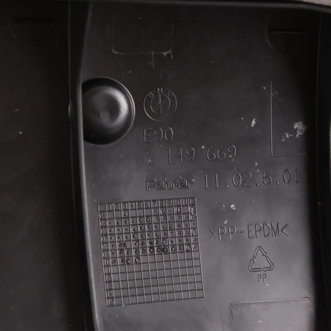 Lateral Trim Panel Cover Left N/S Leather Red Brown to BMW E90 LCI Rear Seat with Part number 7213613 BMW E90 LCI Rear Seat Lateral Trim Panel Cover Left N/S Leather Red Brown - SKU 7213613 - Part number 7213613