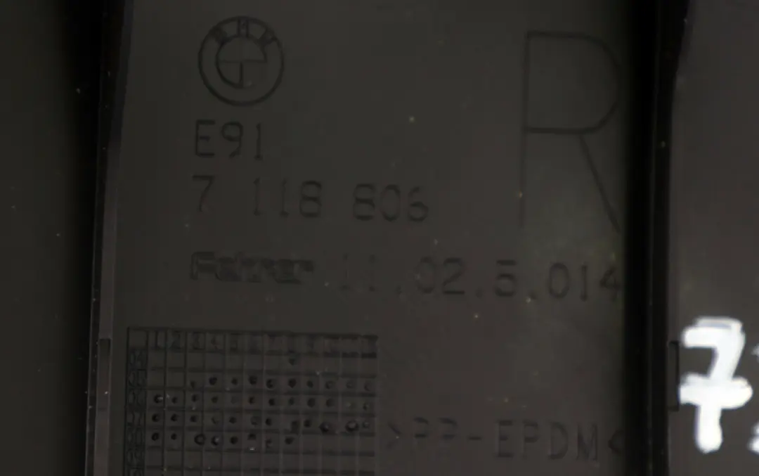 Asiento Trasero Derecho Acabado Lateral Tela Antracita para BMW E91 LCI con número de pieza 7213616 BMW E91 LCI Asiento Trasero Derecho Acabado Lateral Tela Antracita - SKU 7213616 - Número de pieza 7213616