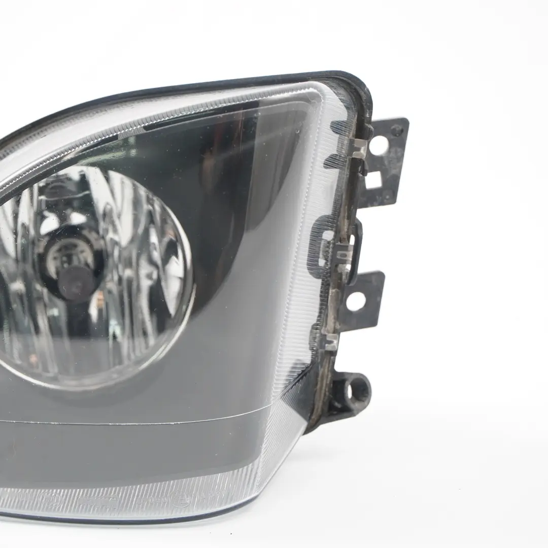Lampa Przeciwmgielna Lewa Przedni Zderzak do BMW F10 F11 o numerze 7216885 BMW F10 F11 Lampa Przeciwmgielna Lewa Przedni Zderzak - SKU 7216885 - Numer Części 7216885