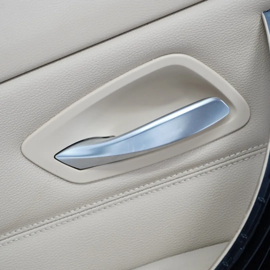 Tür Karte hinten links Panel Abdeckung Trim Leder Dakota Beige für BMW E91 mit Teilenummer 7217599 BMW E91 Tür Karte hinten links Panel Abdeckung Trim Leder Dakota Beige - SKU 7217599 - Teilenummer 7217599