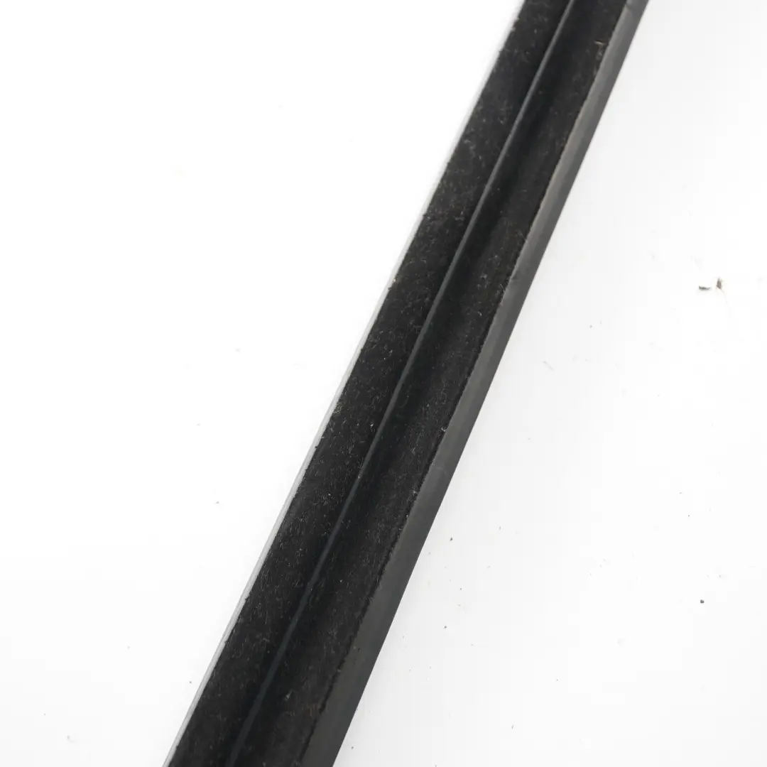 Junta de goma para ventana BMW F12 F13 Canal puerta delantera derecha para con número de pieza 7221178 Junta de goma para ventana BMW F12 F13 Canal puerta delantera derecha - SKU 7221178 - Número de pieza 7221178