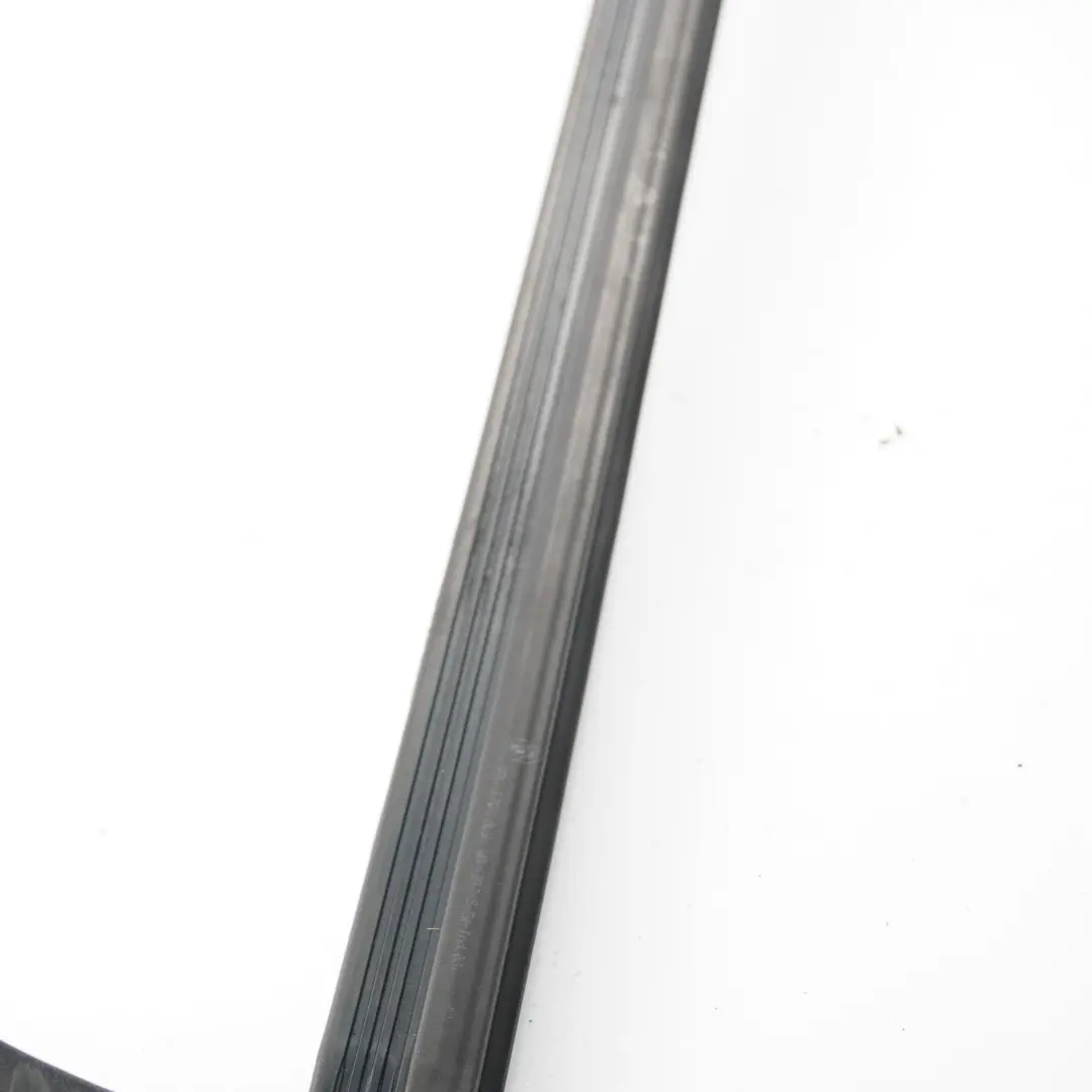 Guarnizione finestrino BMW F12 F13 Canale porta anteriore destro gomma per con numero di parte 7221178 Guarnizione finestrino BMW F12 F13 Canale porta anteriore destro gomma - SKU 7221178 - Numero di parte 7221178