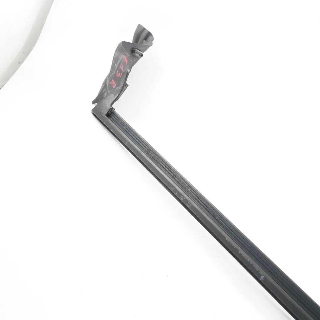  Guarnizione finestrino BMW F12 F13 Canale porta anteriore destro gomma - SKU 7221178 - Numero di parte 7221178