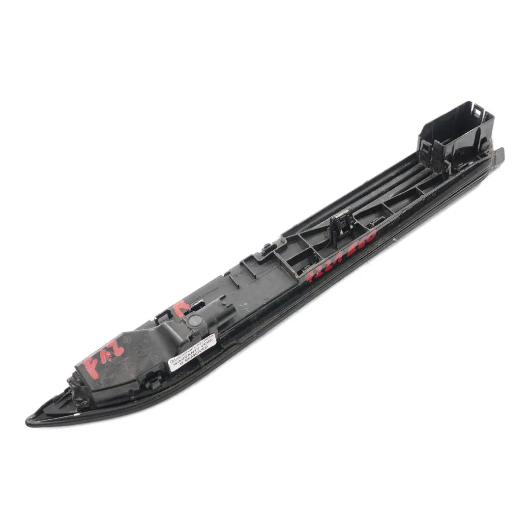 Indicatore laterale BMW F12 F13 parafango indicatore direzione destra per con numero di parte 7221860 Indicatore laterale BMW F12 F13 parafango indicatore direzione destra - SKU 7221860 - Numero di parte 7221860