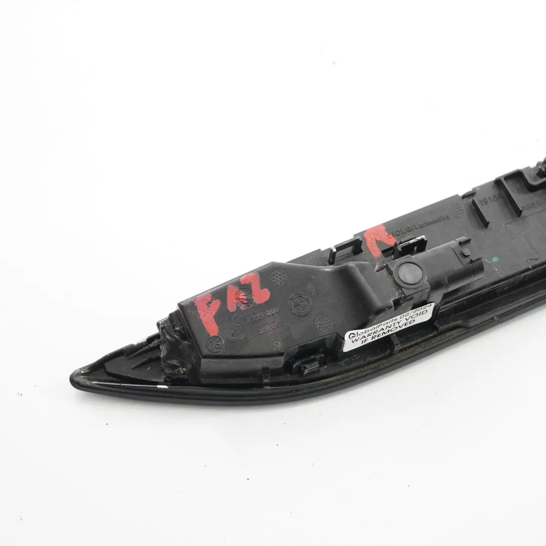 Indicatore laterale BMW F12 F13 parafango indicatore direzione destra per con numero di parte 7221860 Indicatore laterale BMW F12 F13 parafango indicatore direzione destra - SKU 7221860 - Numero di parte 7221860
