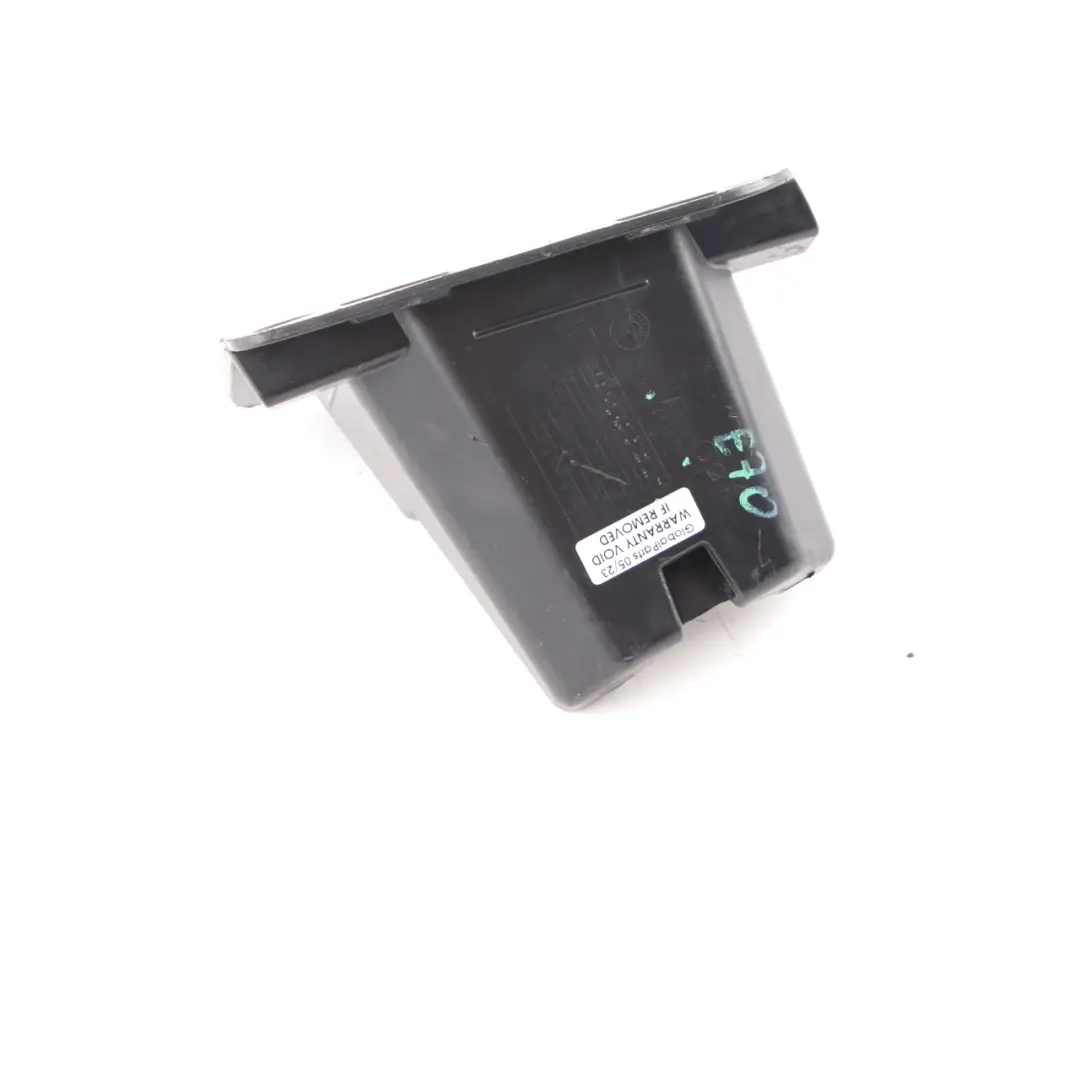 Wspornik Mocowanie Dyszy Reflektora do BMW X5 E70 LCI o numerze 7223006 BMW X5 E70 LCI Wspornik Mocowanie Dyszy Reflektora - SKU 7223006 - Numer Części 7223006