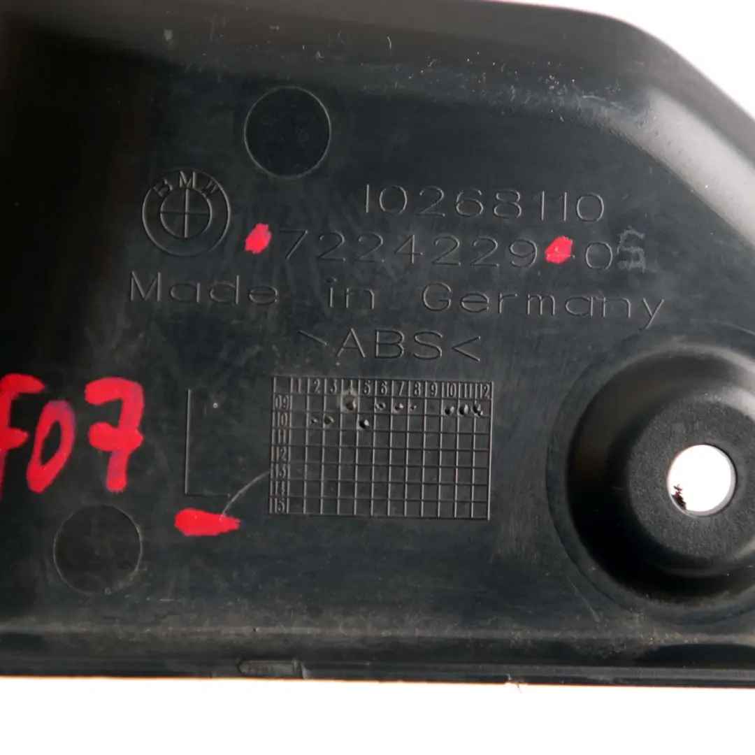 Uszczelka Osłona Lampy Lewy Tył do BMW F07 o numerze 7224229 BMW F07 Uszczelka Osłona Lampy Lewy Tył - SKU 7224229 - Numer Części 7224229