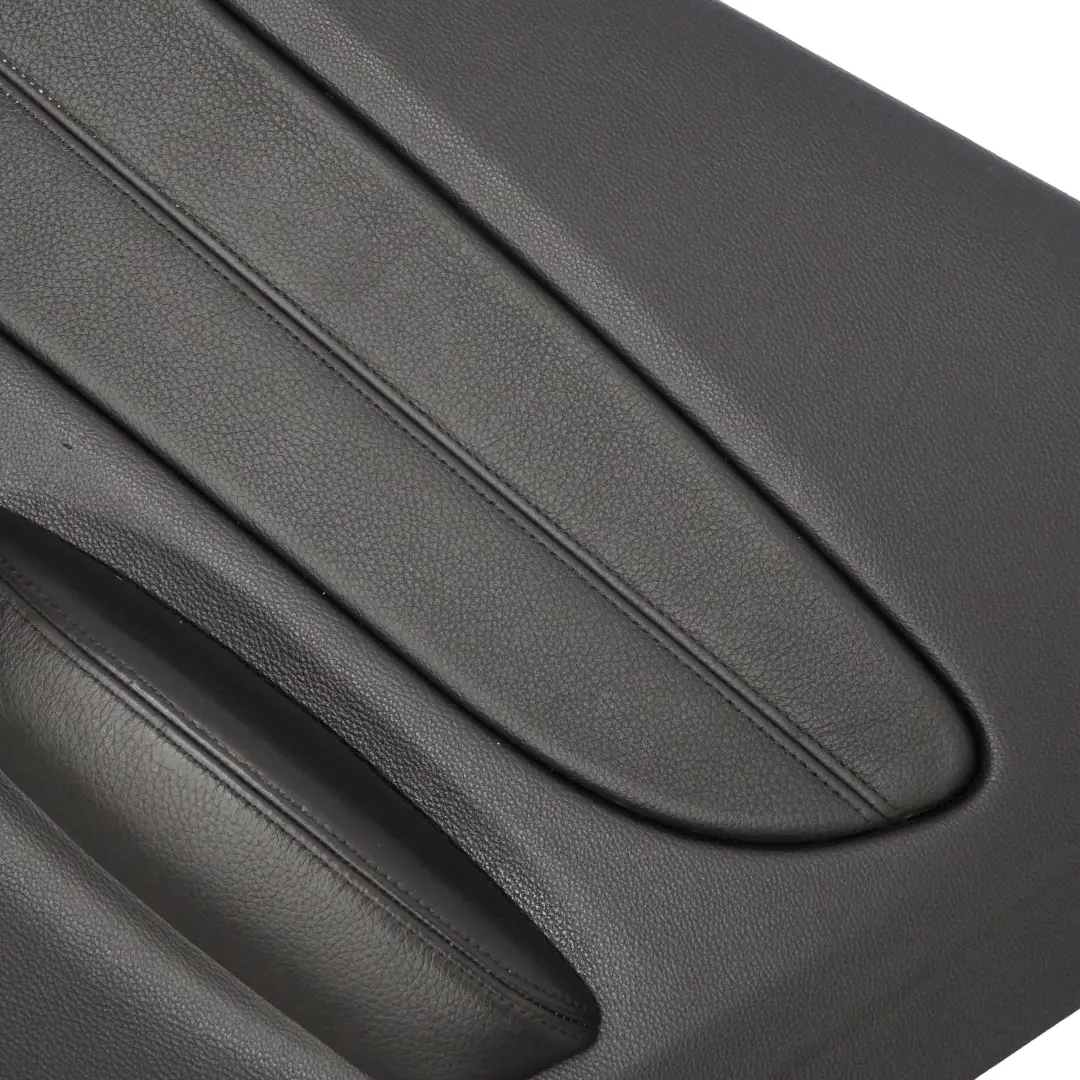 Panel Lateral Trasero Derecho Embellecedor Cuero Boston Negro para BMW E88 Cabrio con número de pieza 7224404 BMW E88 Cabrio Panel Lateral Trasero Derecho Embellecedor Cuero Boston Negro - SKU 7224404 - Número de pieza 7224404