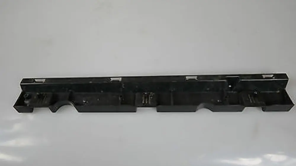 Tiras De Sujecion Derecha R2 para BMW E90N E91N LCI con número de pieza 7224456 BMW E90N E91N LCI Tiras De Sujecion Derecha R2 - SKU 7224456 - Número de pieza 7224456