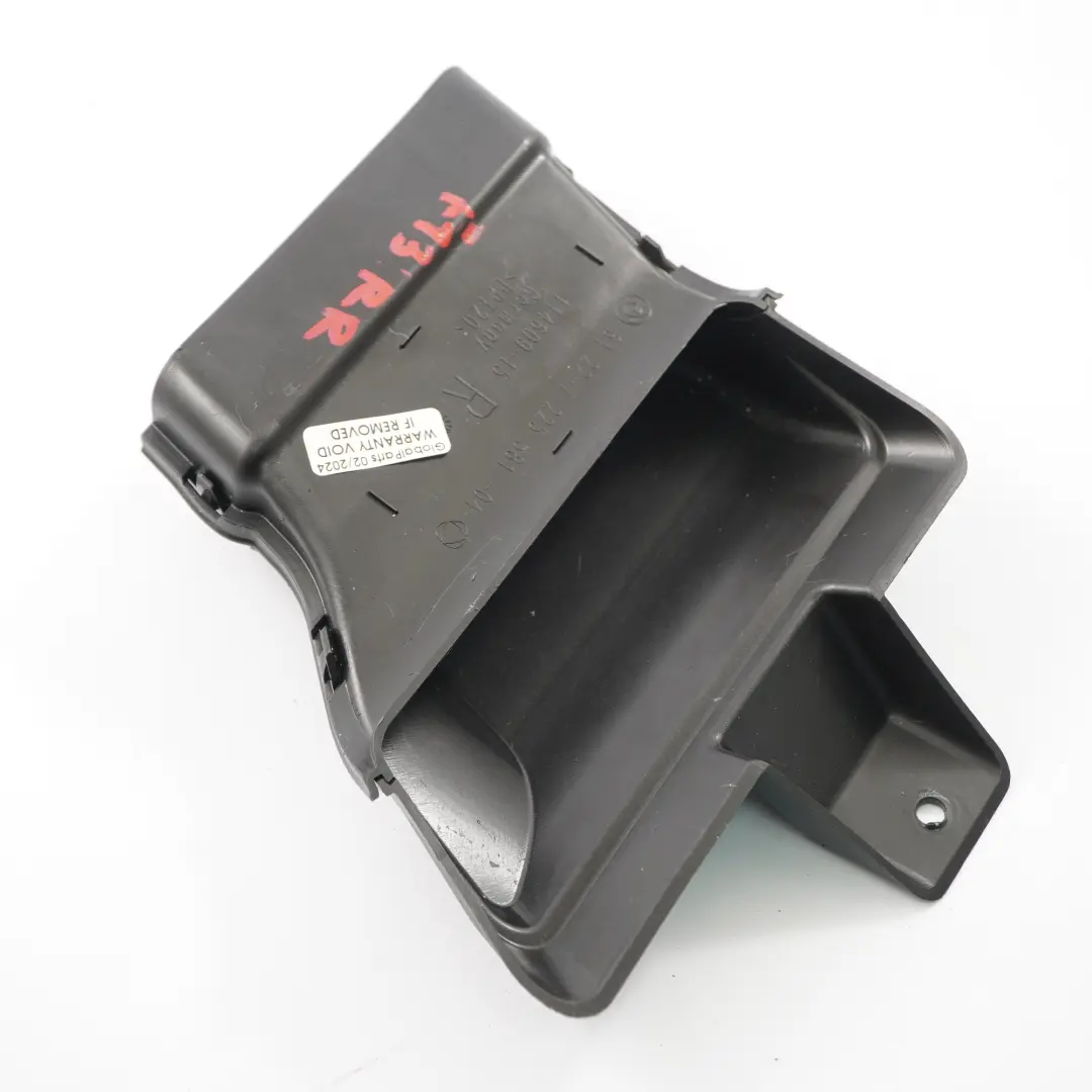 Condotto BMW F13 F12 posteriore destro Canale aria ventilazione abitacolo per con numero di parte 7225581 Condotto BMW F13 F12 posteriore destro Canale aria ventilazione abitacolo - SKU 7225581 - Numero di parte 7225581