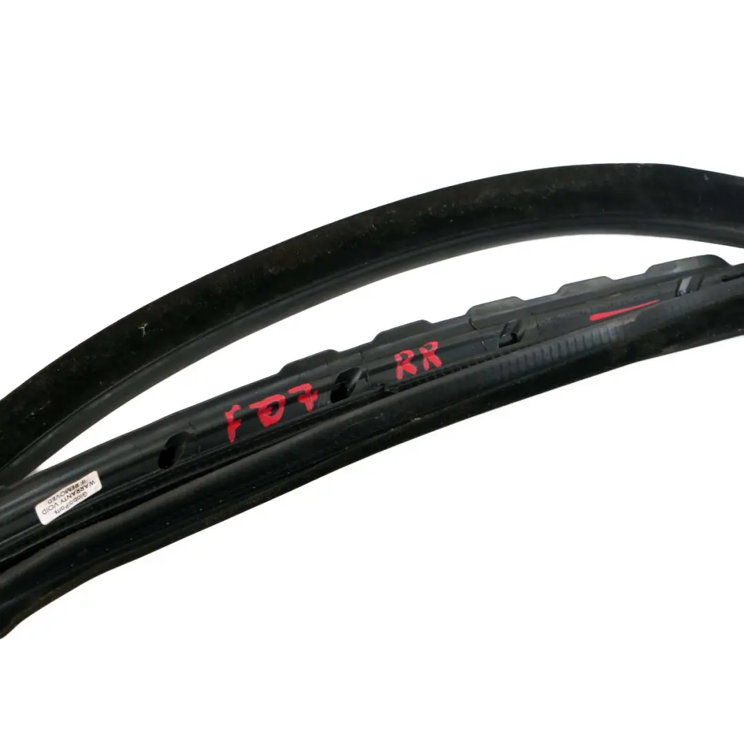 Puerta Trasera Derecha O/S Junta Negro 7196390 para BMW F07 GT Gran Turismo con número de pieza 7226398 BMW F07 GT Gran Turismo Puerta Trasera Derecha O/S Junta Negro 7196390 - SKU 7226398 - Número de pieza 7226398