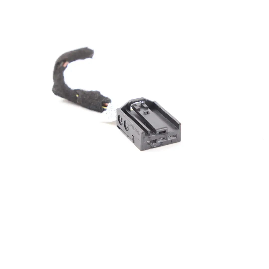 Socket BMW X5 E70 Trunk Lid Boot Lamp LED Trim Right O/S Wiring 6984738 to Plug with Part number 7227794 Plug Socket BMW X5 E70 Trunk Lid Boot Lamp LED Trim Right O/S Wiring 6984738 - SKU 7227794-2 - Part number 7227794