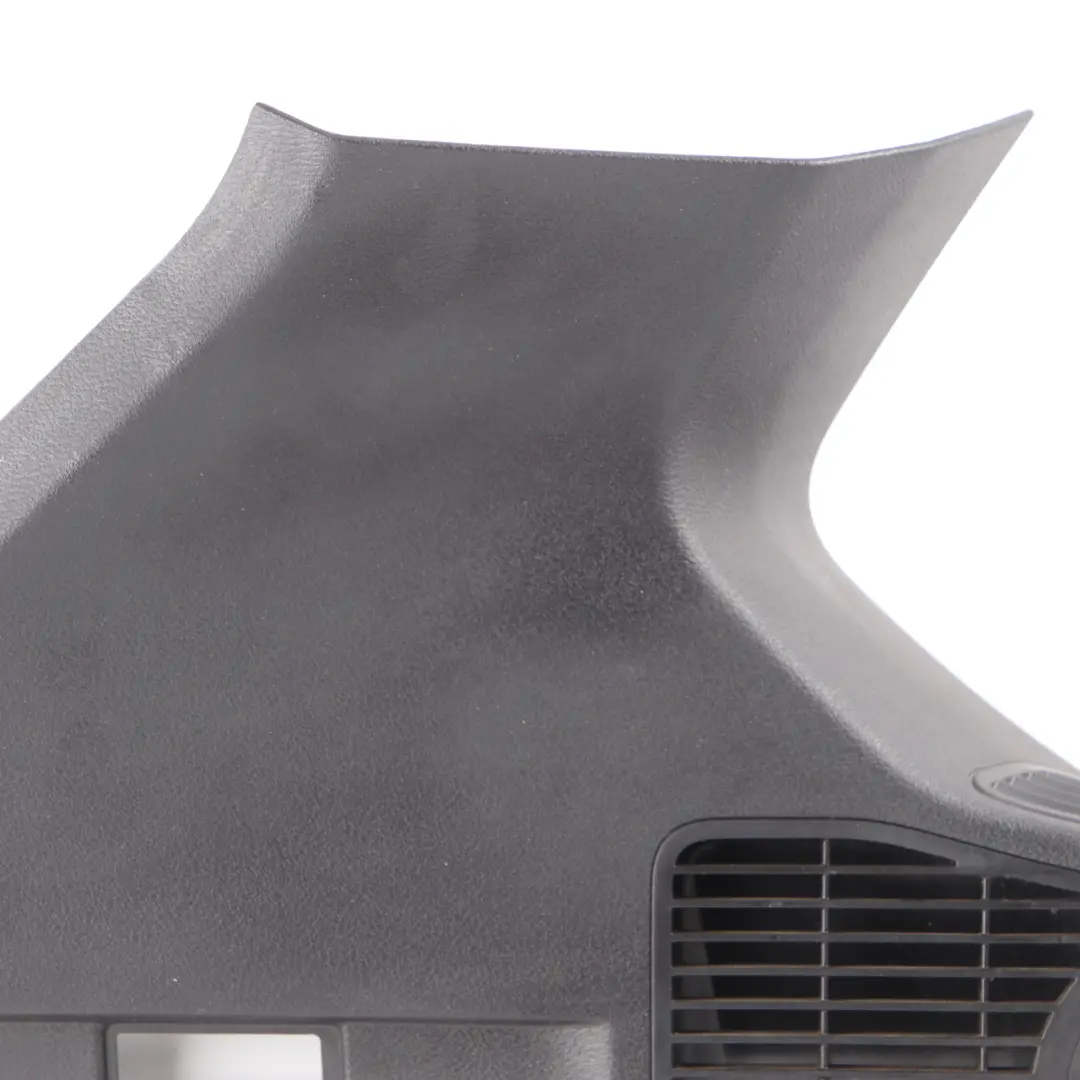 Embellecedor Pilar Trasero Izquierdo Columna D Tapa Negro 7228139 para BMW X3 F25 con número de pieza 7229077 BMW X3 F25 Embellecedor Pilar Trasero Izquierdo Columna D Tapa Negro 7228139 - SKU 7229077-1 - Número de pieza 7229077