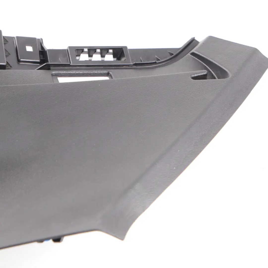 Embellecedor Pilar Trasero Izquierdo Columna D Tapa Negro 7228139 para BMW X3 F25 con número de pieza 7229077 BMW X3 F25 Embellecedor Pilar Trasero Izquierdo Columna D Tapa Negro 7228139 - SKU 7229077-1 - Número de pieza 7229077