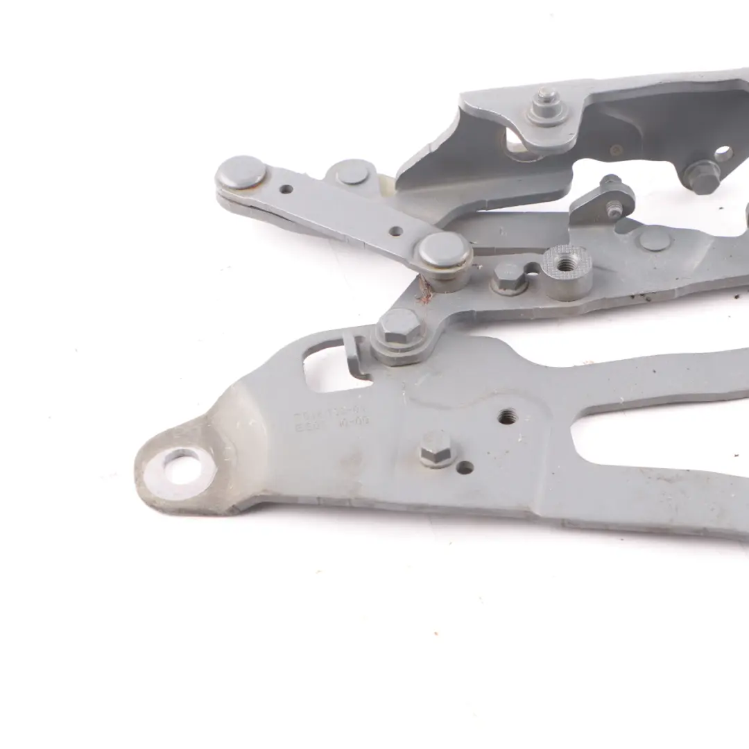 Charnière de capot moteur avant gauche Gris sidéral - A52 7046323 pour BMW F07 GT à propos du numéro de pièce 7229635 BMW F07 GT Charnière de capot moteur avant gauche Gris sidéral - A52 7046323 - SKU 7229635-SCG - Numéro de pièce 7229635