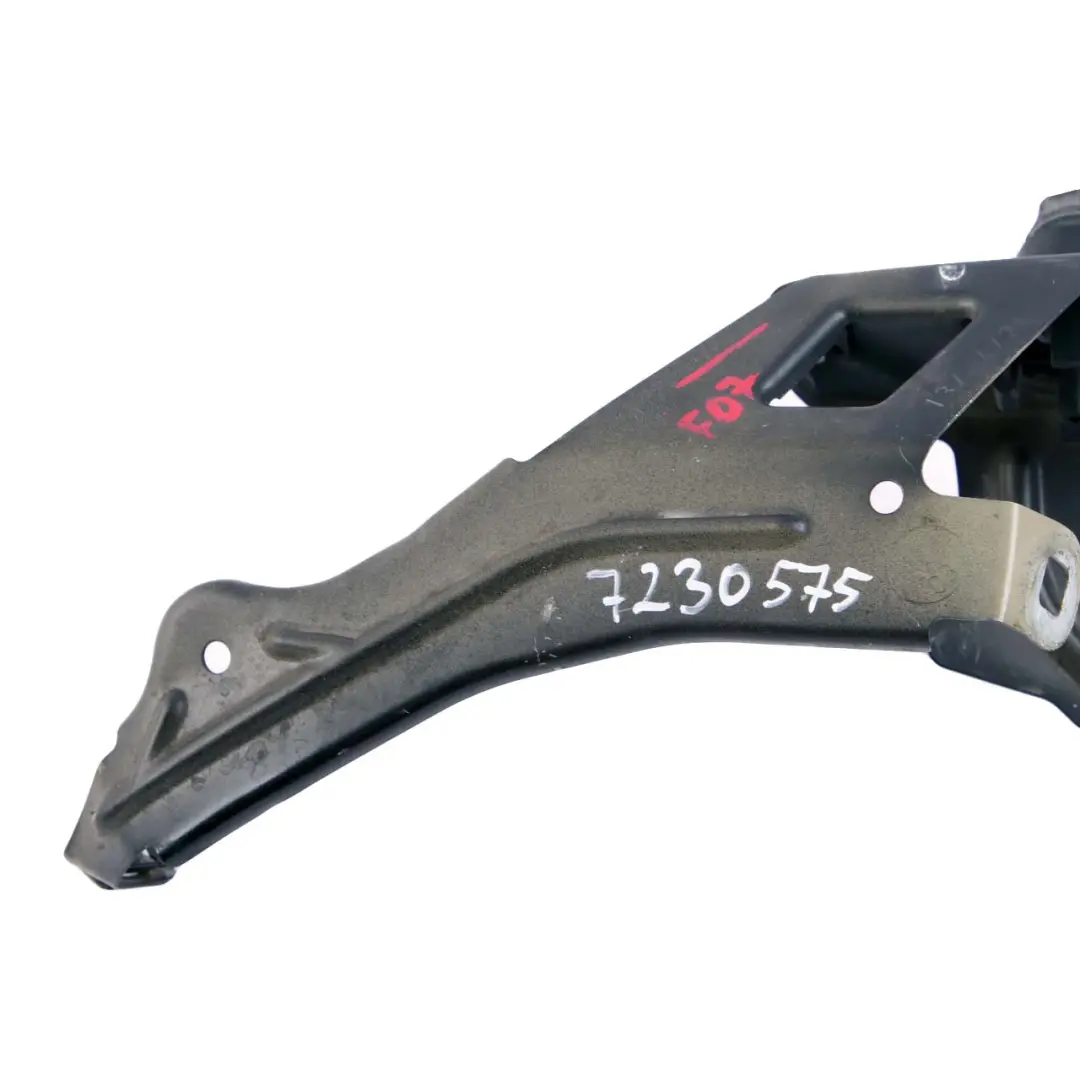 Supporto Staffa Pannello Laterale Anteriore Sinistro Black Sapphire 475 per BMW F07 con numero di parte 7230575 BMW F07 Supporto Staffa Pannello Laterale Anteriore Sinistro Black Sapphire 475 - SKU 7230575-BS - Numero di parte 7230575